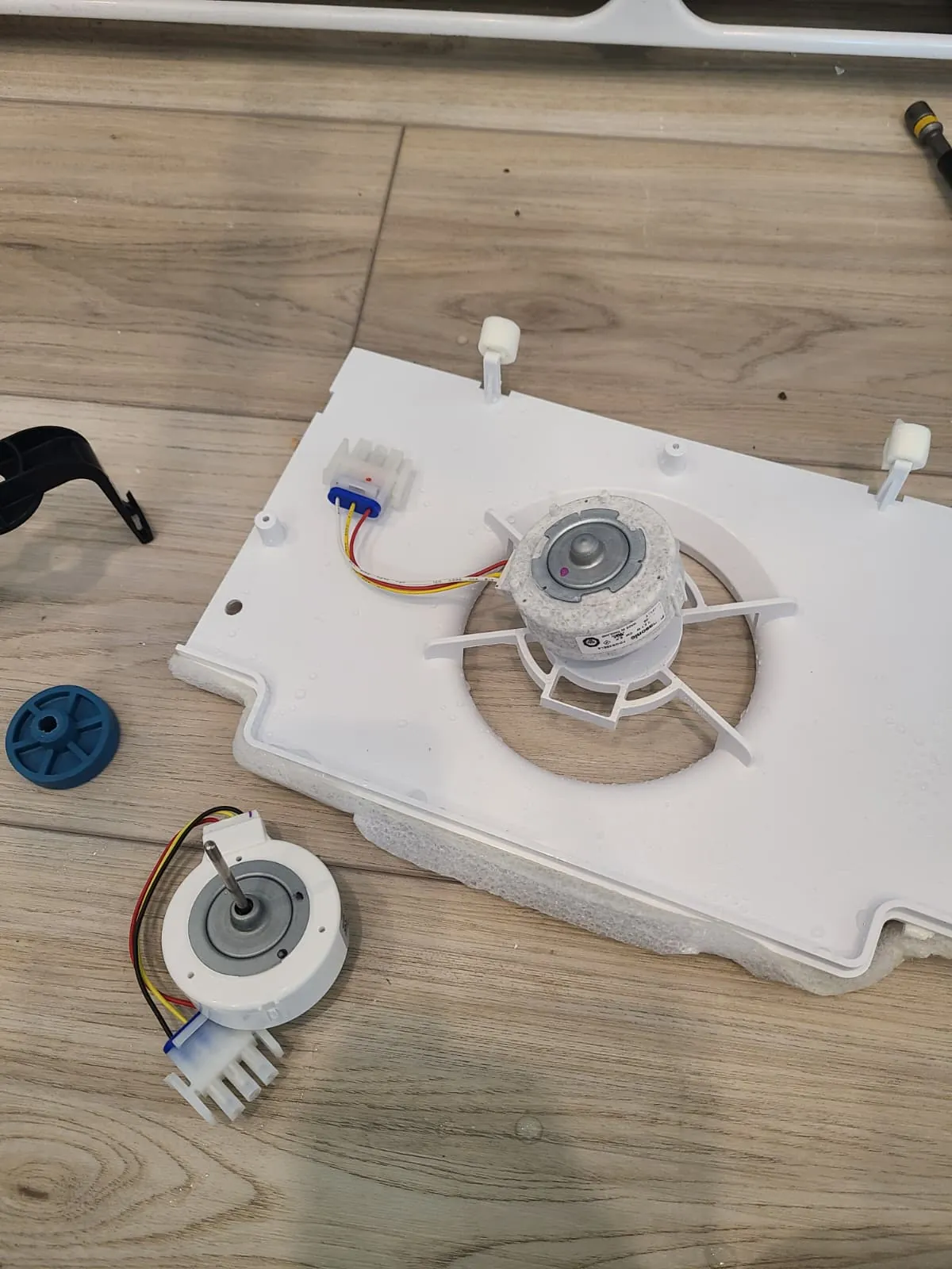 Frigidaire Gallery refrigerator freezer fan replacement — photo 2