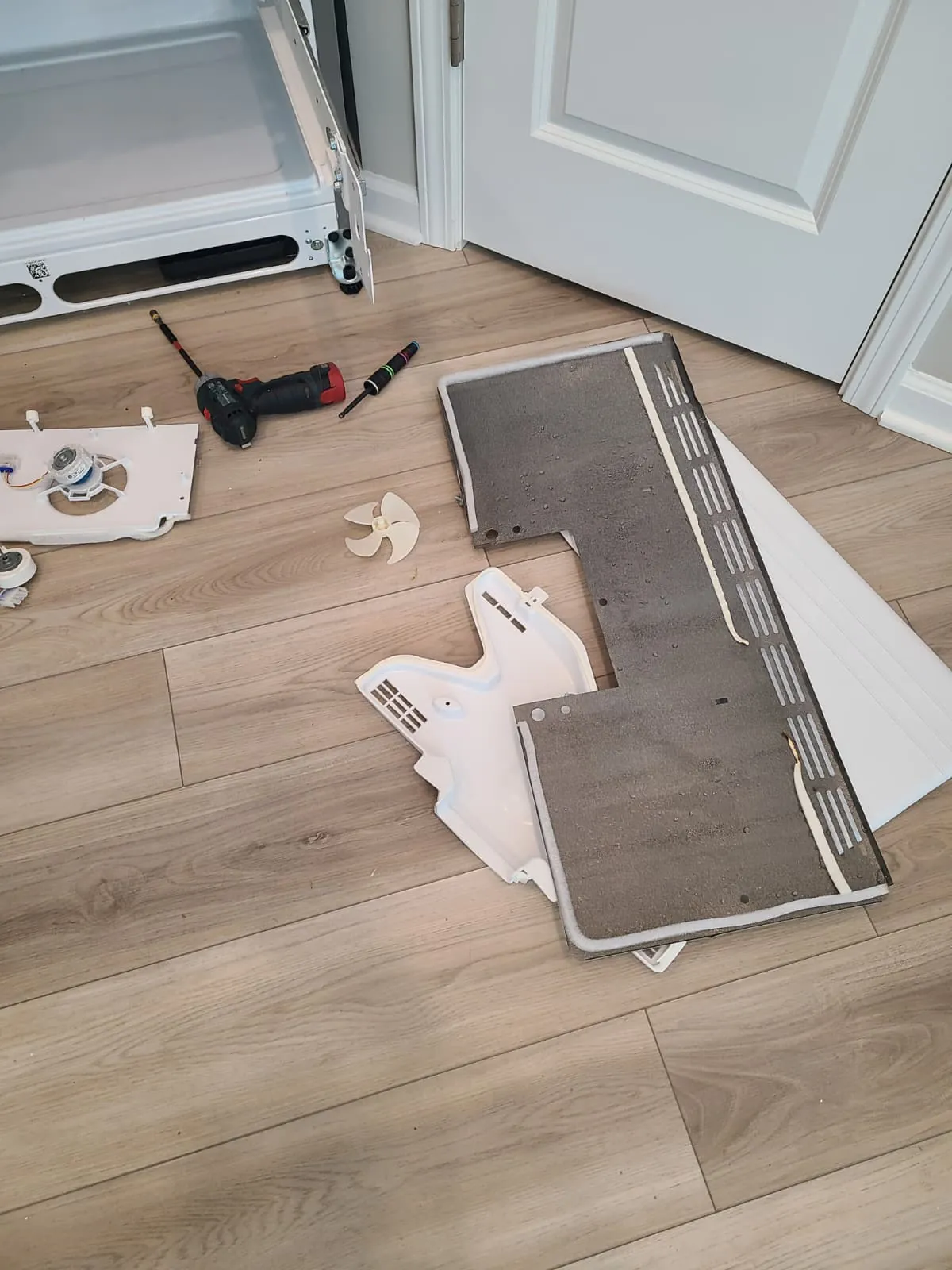 Frigidaire Gallery refrigerator freezer fan replacement — photo 3