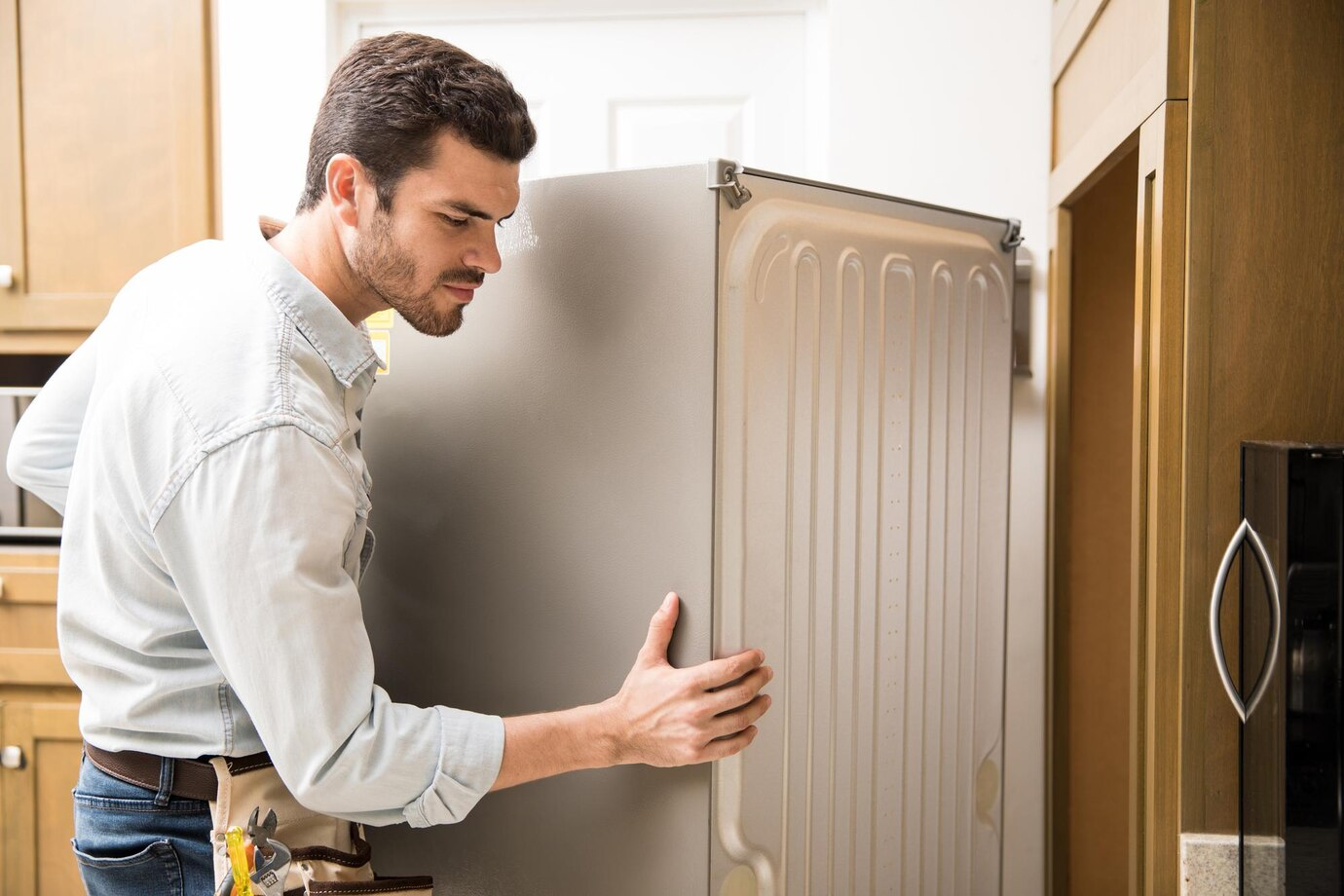 Refrigerator repair service