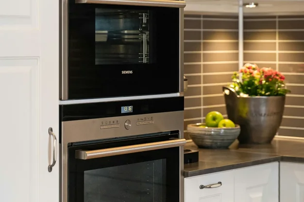 Microwave repair technician in Fishers Indiana