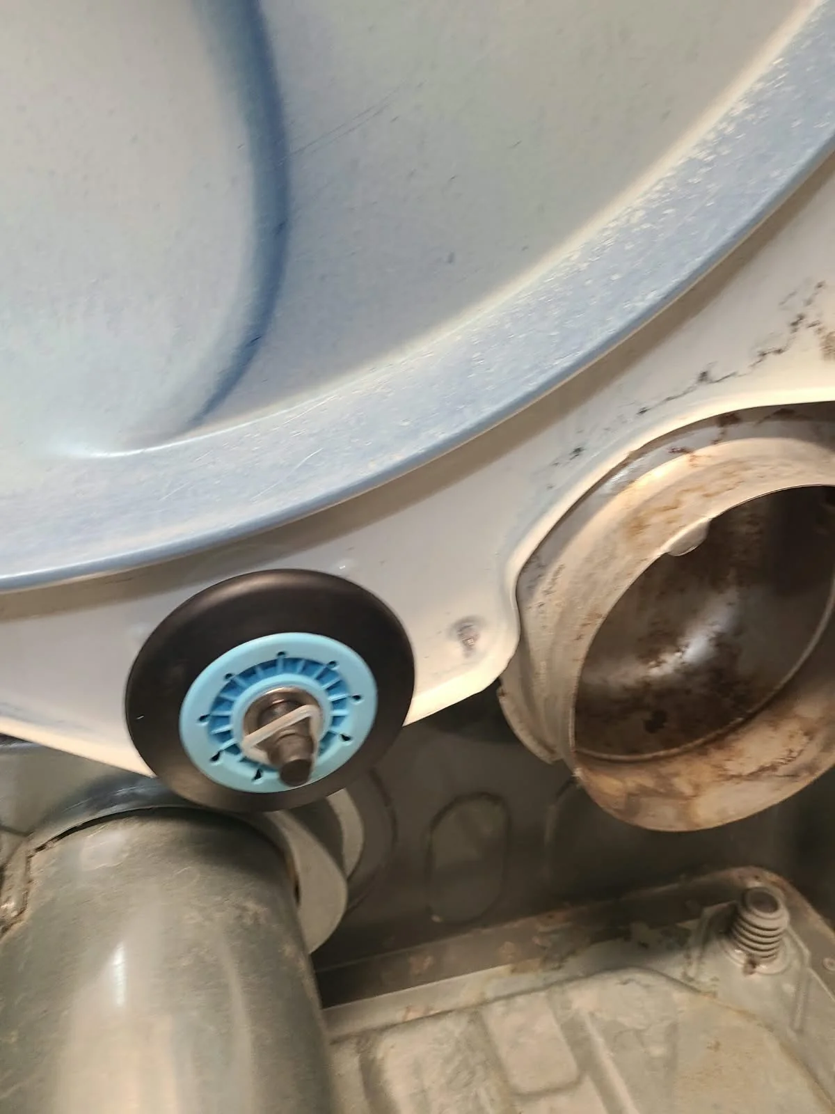 Replacement rear drum support roller installed during the repair