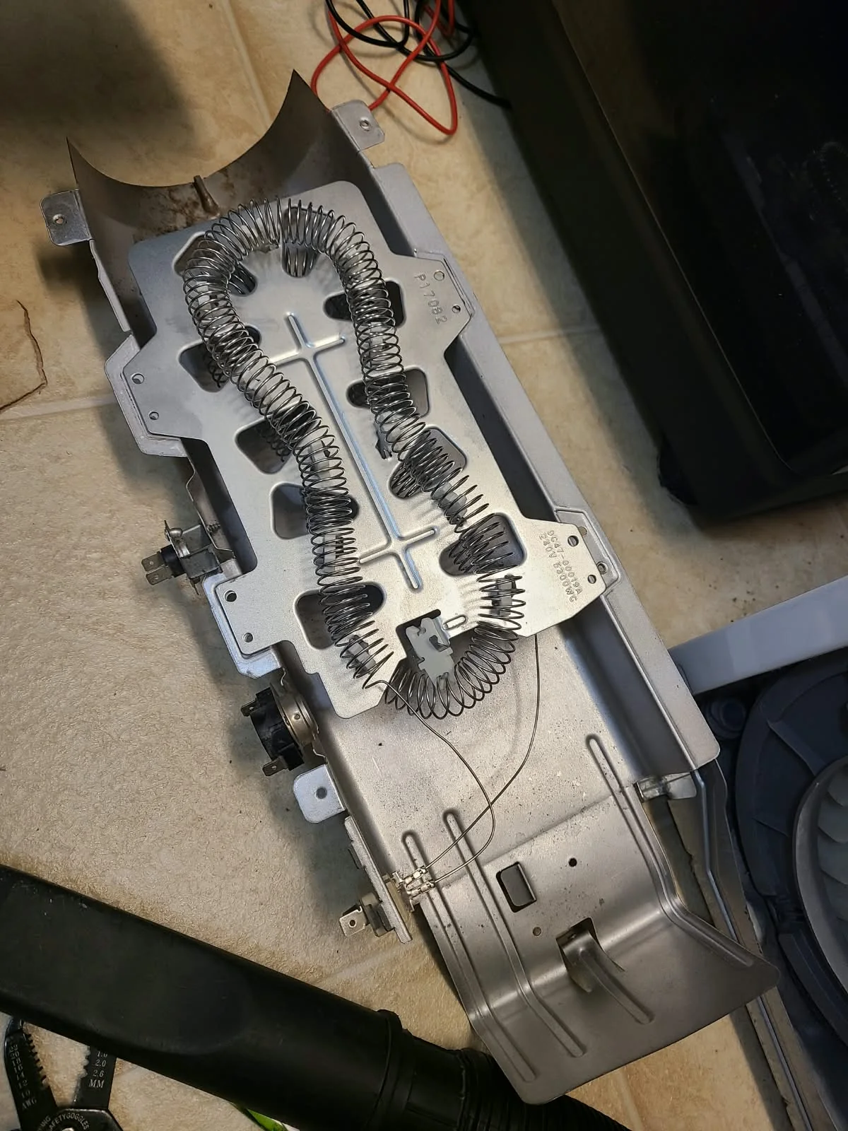 Replacement heating element in the opened heater housing during service